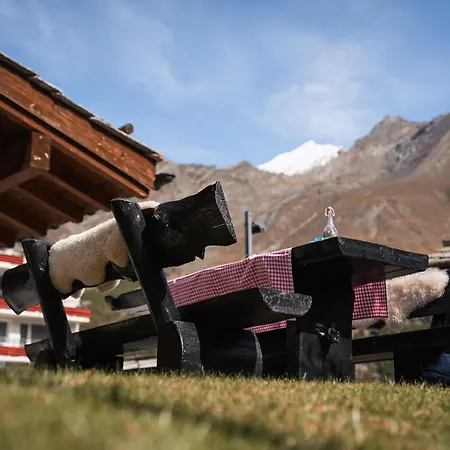 Etoile & Alpenperle Residences מלון 3*