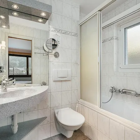 Etoile & Alpenperle Residences מלון 3*